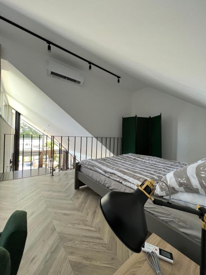 Beige Villa Balatonkenese Eksteriør billede