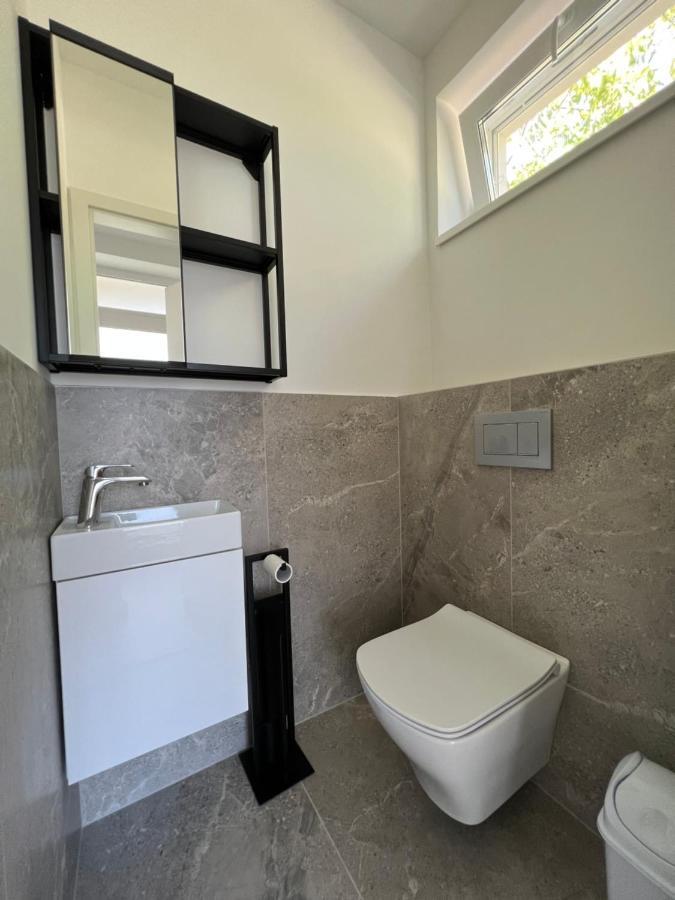 Beige Villa Balatonkenese Eksteriør billede